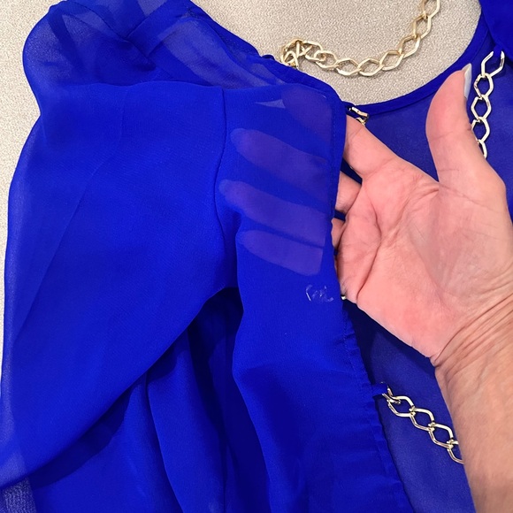 Charlotte Russe sheet electric blue top with gold chain link details - Picture 4 of 10